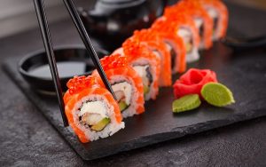Lire la suite à propos de l’article Sushis : 5 règles d’or pour manger comme un vrai japonais